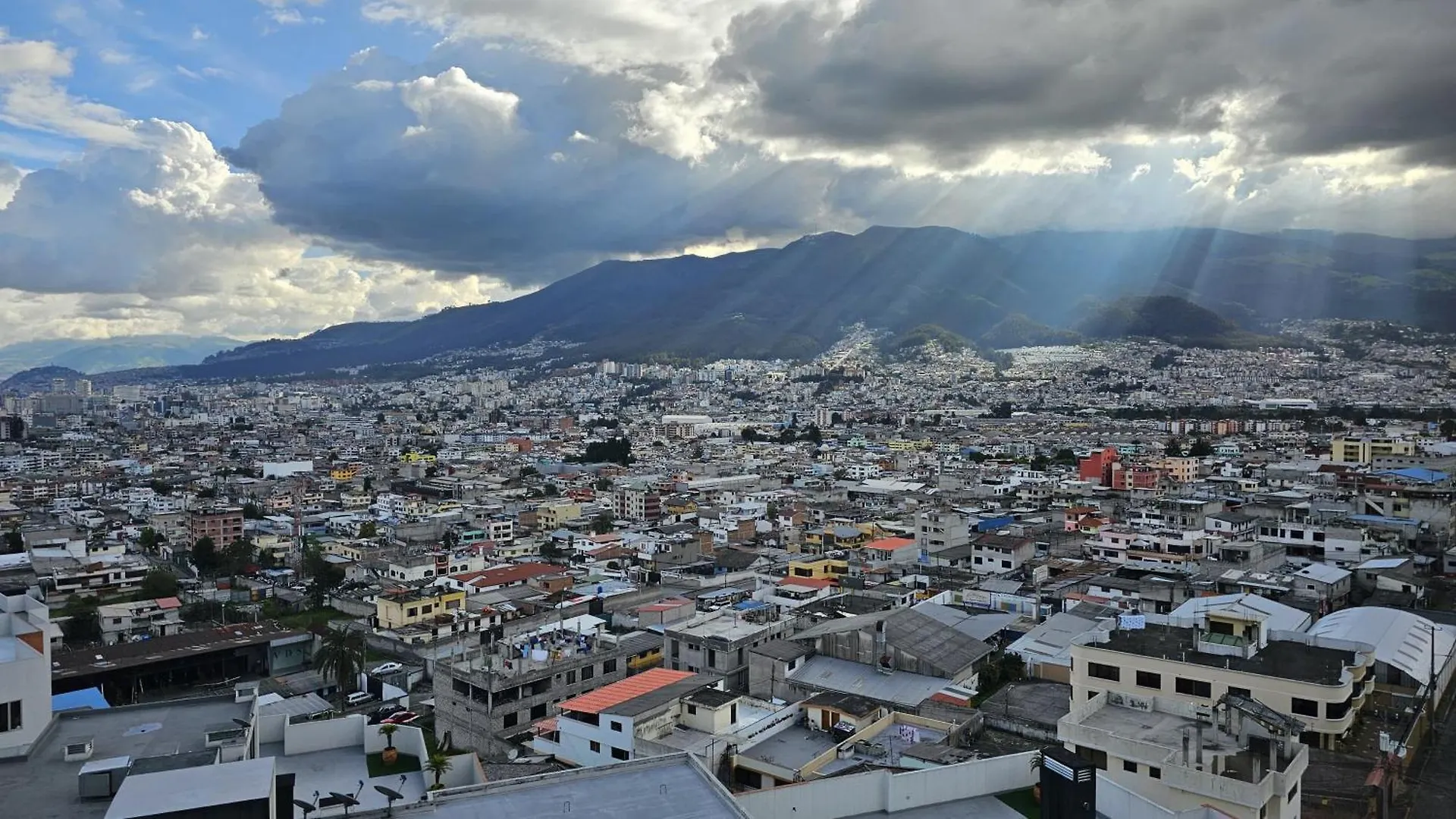 Apartamento Cerca De Solca Y Embajada Americana Quito Ecuador